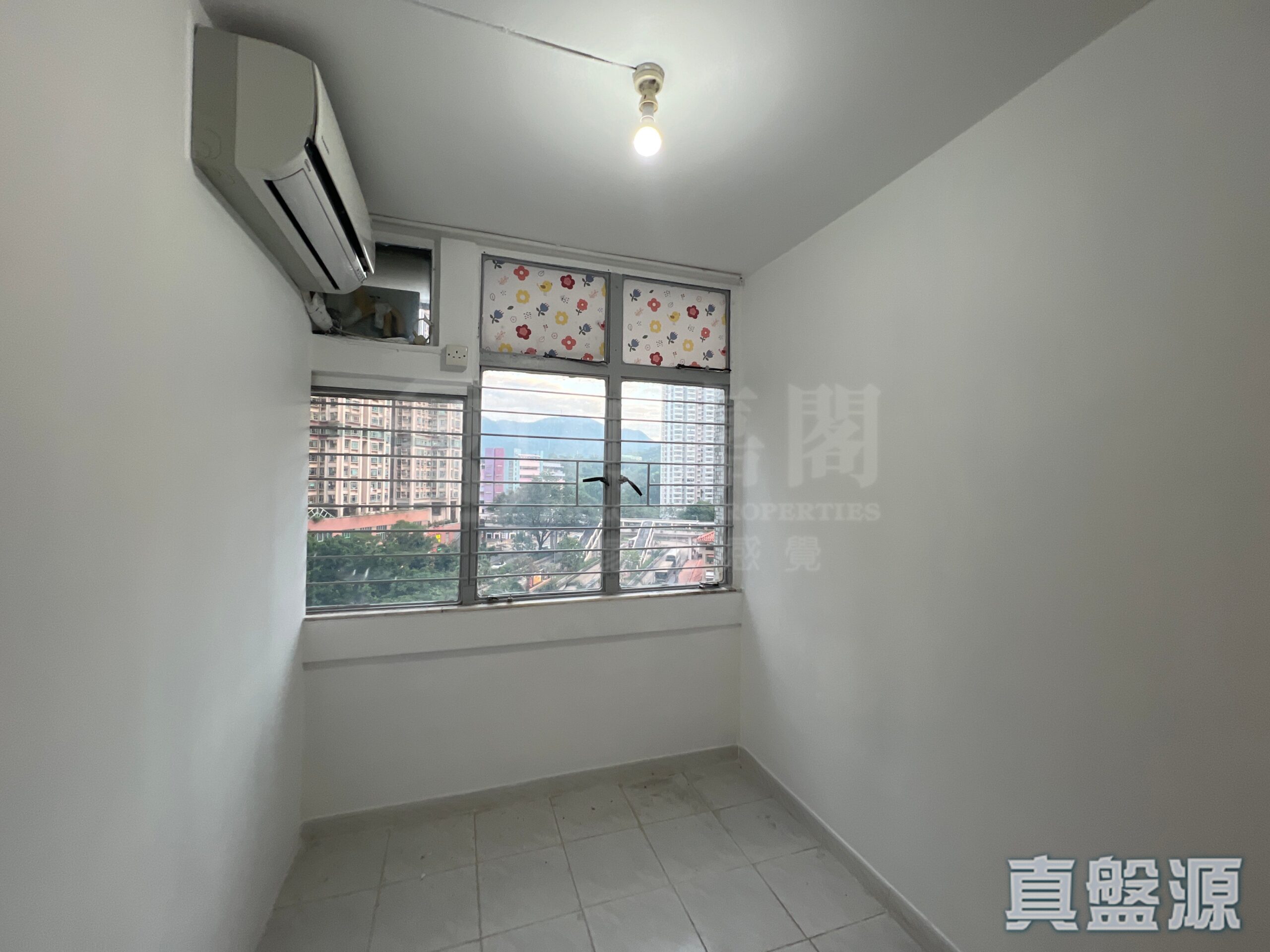 華明邨 信明樓 (2座)低層 30室