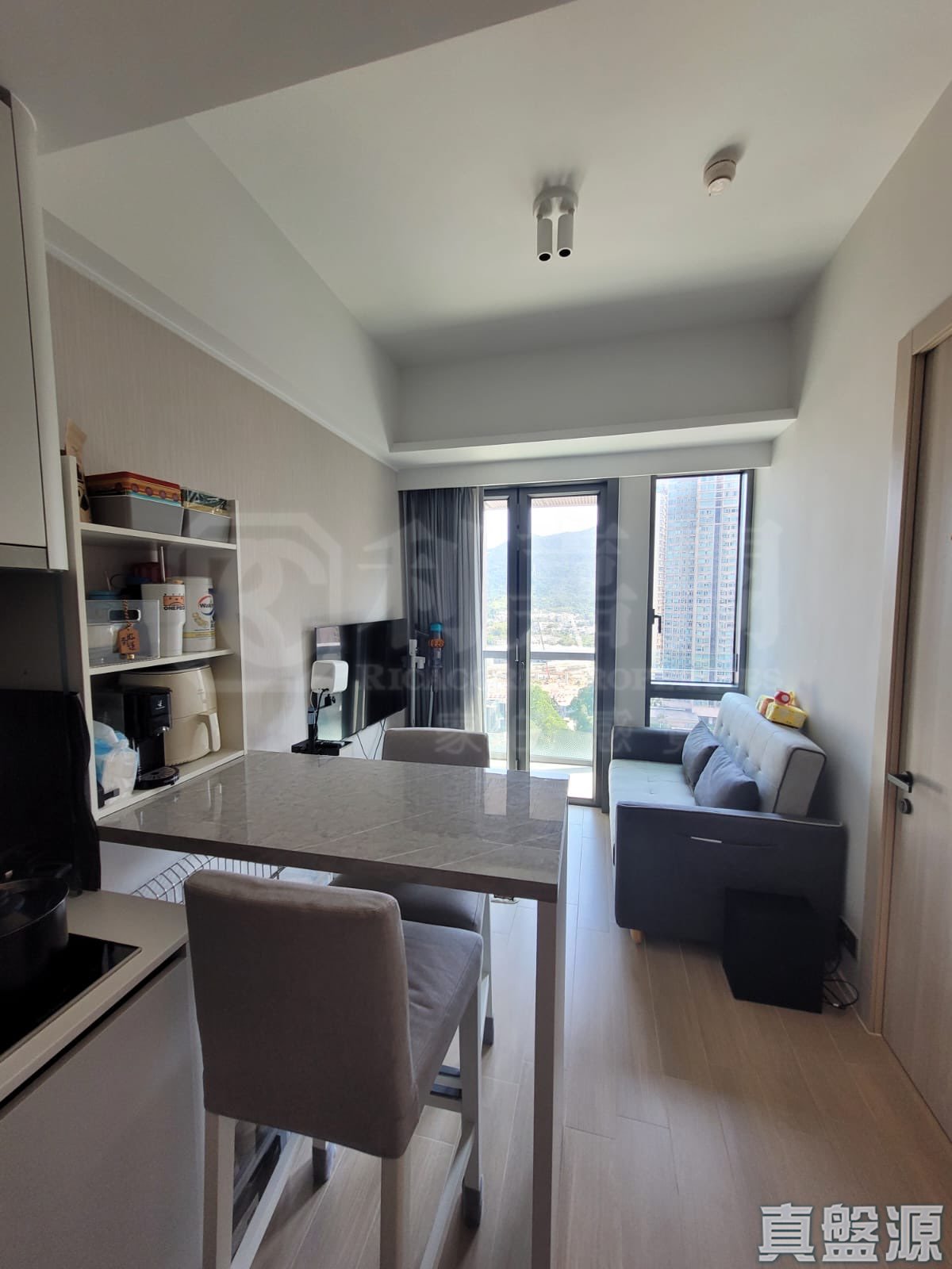 ONE INNOVALE 1期 B座極高層 9室