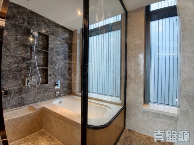 高爾夫．御苑 1座 - 北區屋網 28northd.com